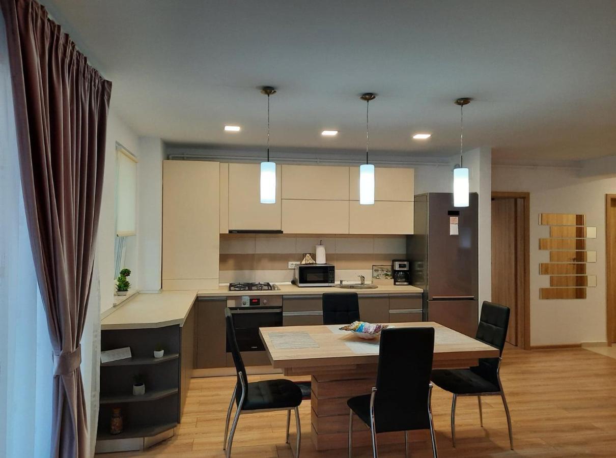 Sorin'S Comfortable Apartment Brasov Ngoại thất bức ảnh